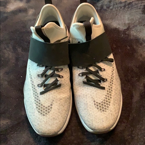 Nike training shoes - Picture 1 of 5